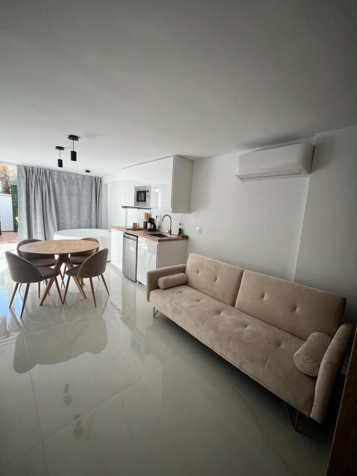 Playamar Con Jacuzzi Apartament *